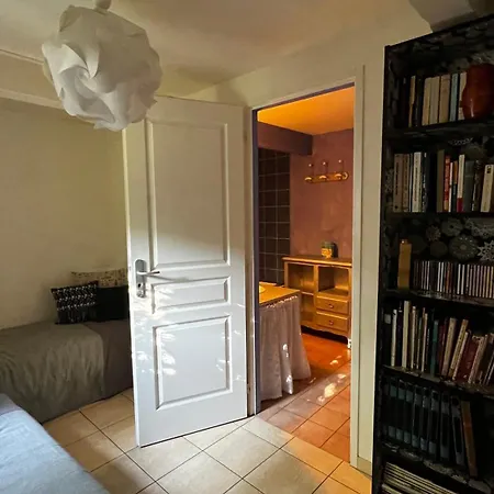 La Grange Au Beau Milieu Des Pins *