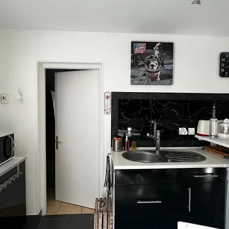 La Grange Au Beau Milieu Des Pins *
